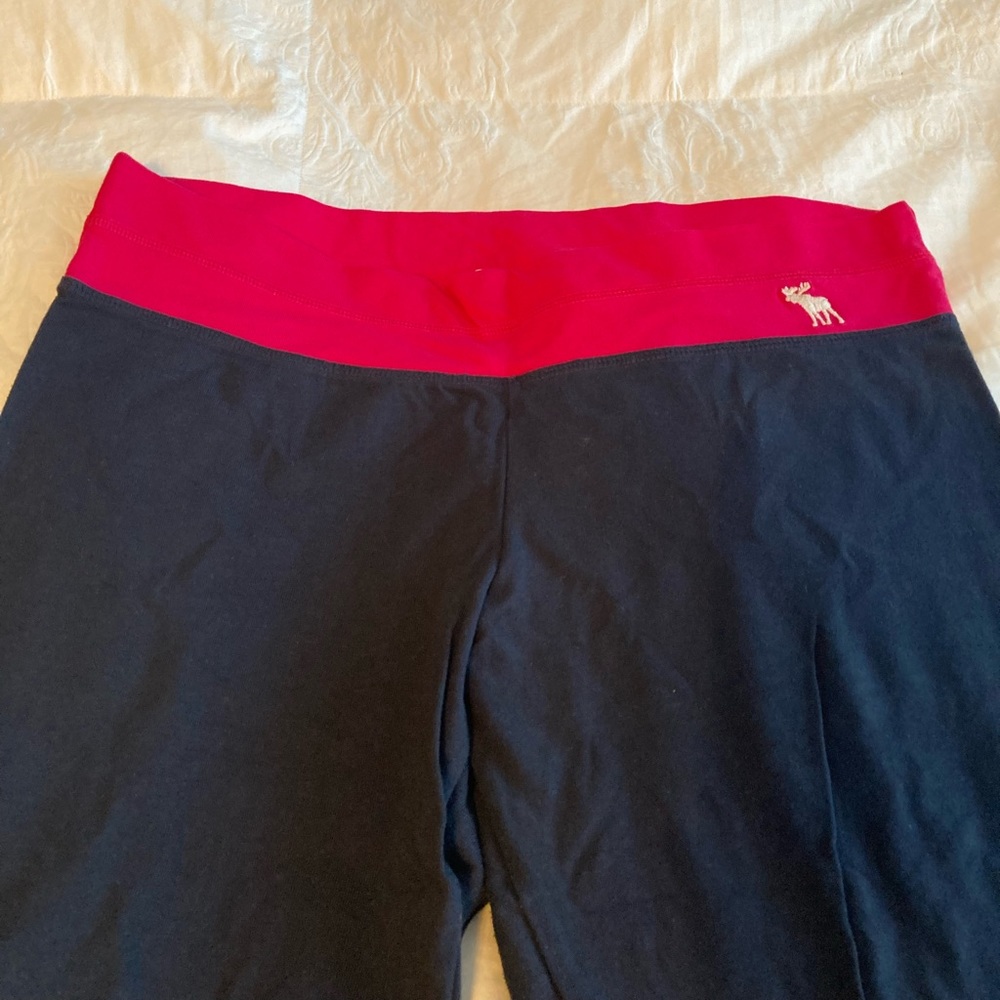 A&F legging hot pink and navy!